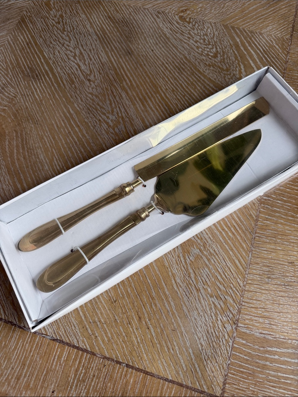 Gold Cake Server and Knife Set - Elegant Home Dining
